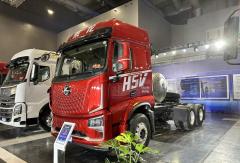 百公里省氣2公斤！乘龍H5V創(chuàng)富版LNG牽引車(chē)助您創(chuàng)富無(wú)憂(yōu)